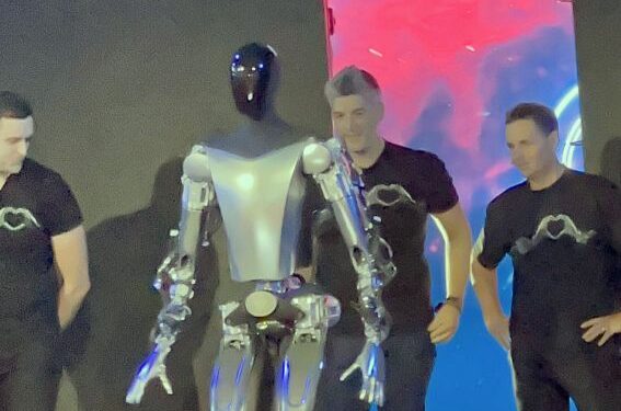 অফিস ও ঘরের কাজ করবে ইলন মাস্কের টেসলা কোম্পানীর রোবট