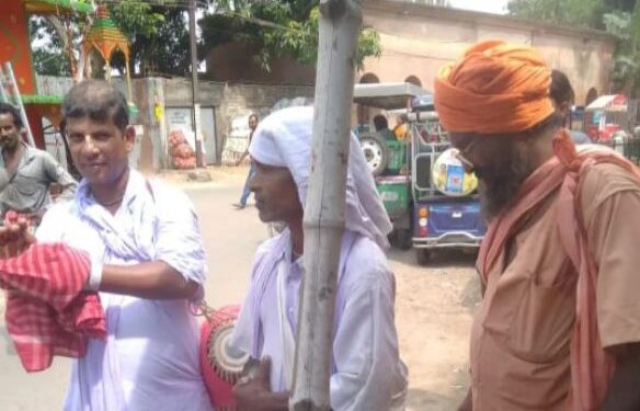 বাড়ির সামনে কীর্তন করায় ৩  কীর্তনিয়াকে ব্যাপক মারধরের অভিযোগ কালনা পুরসভার চেয়ারম্যানের বিরুদ্ধে- ফেসবুকের পোস্ট ঘিরে চাঞ্চল্য