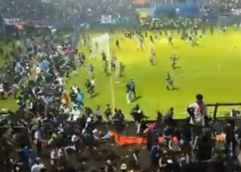 ইন্দোনেশিয়ার ফুটবল মাঠে দুই দলের সংঘর্ষ, পদদলিত হয়ে ১২৯ জনের মৃত্যু, আহত ১৮০