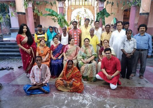 ৩০০ বছর পরেও নিজেদের ঐতিহ্য ধরে রেখেছে গলসির সাটিনন্দীর পাঁজা পরিবার