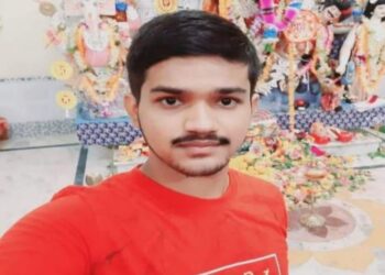 “আমার শ্রাদ্ধে ওকে(প্রেমিকা) নিমন্ত্রণ করো”- প্রেমে ব্যর্থ হয়ে চিঠি লিখে  মা’কে জানিয়ে গেলেন আত্মঘাতী প্রেমিক