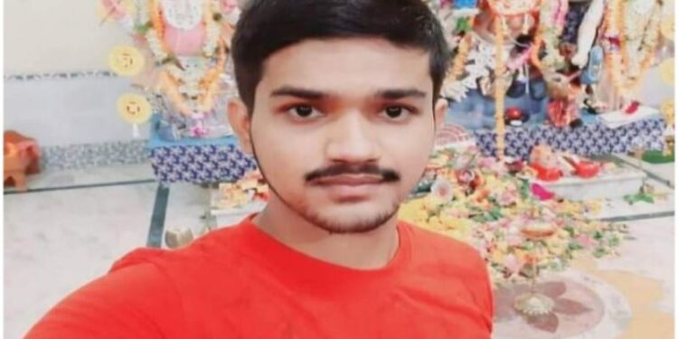 “আমার শ্রাদ্ধে ওকে(প্রেমিকা) নিমন্ত্রণ করো”- প্রেমে ব্যর্থ হয়ে চিঠি লিখে  মা’কে জানিয়ে গেলেন আত্মঘাতী প্রেমিক