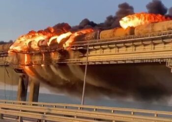 রাশিয়া-ক্রিমিয়া সংযোগকারী সেতুতে ভয়াবহ বিস্ফোরণ, নিহত ৩