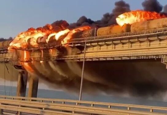 রাশিয়া-ক্রিমিয়া সংযোগকারী সেতুতে ভয়াবহ বিস্ফোরণ, নিহত ৩