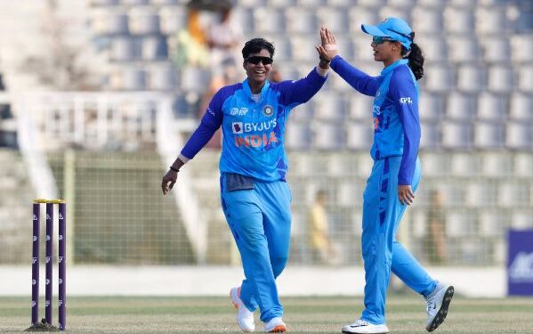 মহিলাদের এশিয়া কাপে বাংলাদেশকে হারিয়ে সেমিফাইনালে ভারত