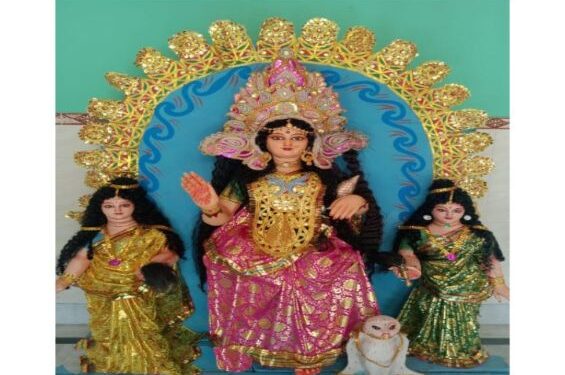আউশগ্রামের কেলেটিতে লক্ষ্মী পুজোয় পাওয়া যায় দুর্গাপুজোর আনন্দ