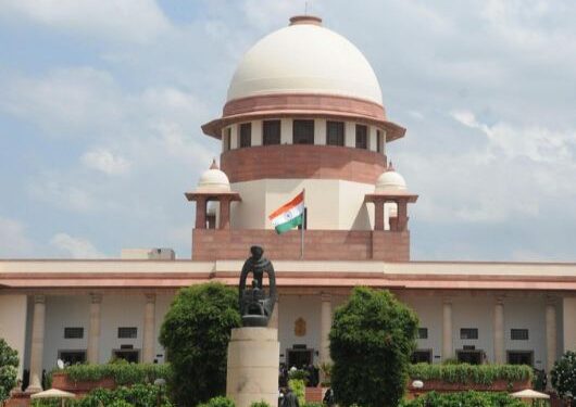 কর্ণাটক হিজাব মামলা : পৃথক রায় দিল সুপ্রীম কোর্টের দুই বিচারপতির বেঞ্চ