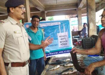 পুলিশকে “দলদাস” তকমা মুক্ত করার সদিচ্ছা কি আদপেই আছে শাসকদলের ?