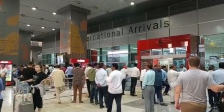 মস্কো থেকে দিল্লিগামী বিমানে বোমাতঙ্ক