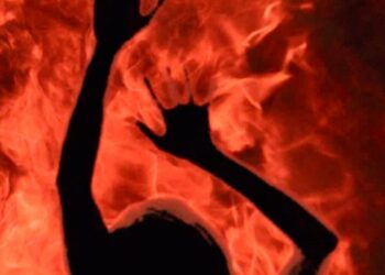 পরীক্ষাকেন্দ্রে টুকলি ধরতে ছাত্রীকে পোশাক খুলতে বাধ্য করার অভিযোগ, অপমানে গায়ে কেরোসিন ঢেলে আত্মহত্যার চেষ্টা নবম শ্রেণির ছাত্রীর