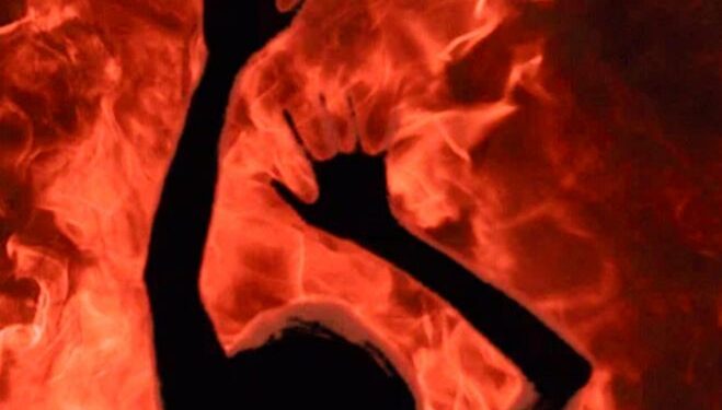 পরীক্ষাকেন্দ্রে টুকলি ধরতে ছাত্রীকে পোশাক খুলতে বাধ্য করার অভিযোগ, অপমানে গায়ে কেরোসিন ঢেলে আত্মহত্যার চেষ্টা নবম শ্রেণির ছাত্রীর