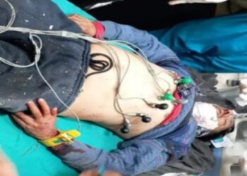 টার্গেট কিলিং : শোপিয়ানে কাশ্মীরি পণ্ডিতকে গুলি করে খুন করল সন্ত্রাসবাদীরা, সন্ত্রাসবাদী কার্যকলাপে যুক্ত থাকায় বরখাস্ত করা হল ৫ সরকারি কর্মচারীকে