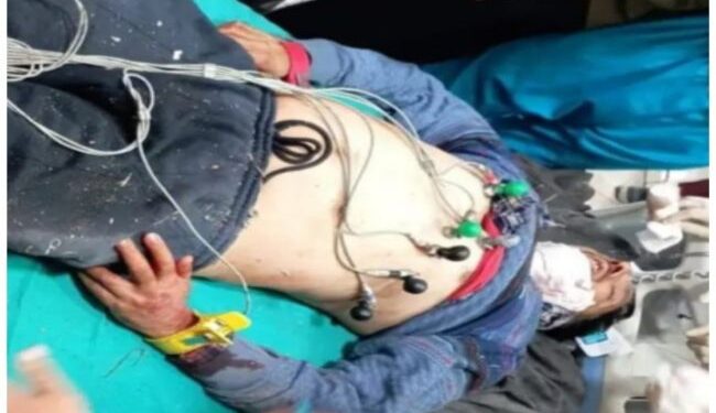 টার্গেট কিলিং : শোপিয়ানে কাশ্মীরি পণ্ডিতকে গুলি করে খুন করল সন্ত্রাসবাদীরা, সন্ত্রাসবাদী কার্যকলাপে যুক্ত থাকায় বরখাস্ত করা হল ৫ সরকারি কর্মচারীকে