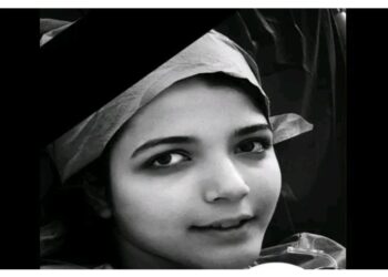 ধর্মগুরুর বন্দনামূলক গান গাইতে অস্বীকার করায় ১৬ বছরের স্কুল ছাত্রীকে পিটিয়ে খুন করল ইরানের নিরাপত্তা বাহিনী