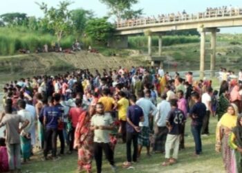 বাংলাদেশে প্রতিমা বিসর্জন করতে গিয়ে ছোট যমুনা নদীতে নিখোঁজ দুই পড়ুয়া