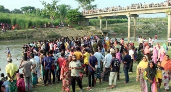 বাংলাদেশে প্রতিমা বিসর্জন করতে গিয়ে ছোট যমুনা নদীতে নিখোঁজ দুই পড়ুয়া