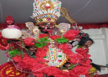 কিশোরী বেশে দেখা দিয়েছিলেন দেবী, শতাধিক বছর ধরে একই রীতি মেনে দেবী আরাধনা করেছে গণপুরের মাজি পরিবার