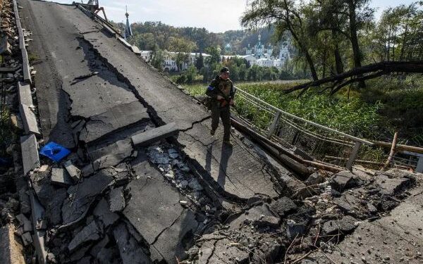 তাপবিদ্যুৎ উৎপাদন ক্ষমতার অর্ধেক নষ্ট রুশ হামলায়, চলতি শীত নিয়ে চিন্তায় ইউক্রেন