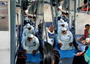 সহযাত্রীদের সমস্যা সৃষ্টি করে ট্রেনের ভিতরে নামাজ ৪ মুসলিম যাত্রীর, ভিডিও ভাইরাল হতেই নড়েচড়ে বসেছে রেলপুলিশ