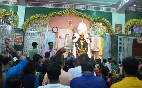 প্রাকৃতিক দুর্যোগ উপেক্ষা করে কাটোয়ার খেপিমা ও ঝুপোকালী তলায় পূণ্যার্থীর ঢল