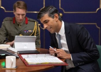 ঋষি সুনাককে নিয়ে ৭ বছর আগে ভবিষ্যৎবাণী করেছিলেন ডেভিড ক্যামেরন