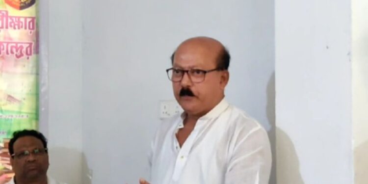 রাজ্যের সরকারি স্কুলের গ্রহনযোগ্যতা নিয়ে কটাক্ষ করলেন কালনা পুরসভার তৃণমূলের চেয়রম্যান