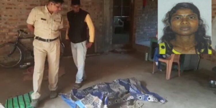 নাক ও মুখে রক্ত, দু’পা বাঁধা, গলায় দড়ির ফাঁস দেওয়া তরুণীর ঝুলন্ত মৃতদেহ উদ্ধার -খুন না আত্মহত্যা তা নিয়ে ধন্দে পুলিশ