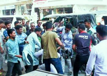 বাংলাদেশে নাটোরে বিএনপি- আওয়ামী লীগের তুমুল সংঘর্ষ