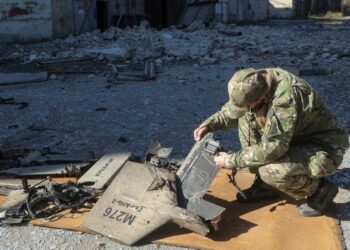 রাশিয়াকে সহায়তার জন্য যুদ্ধাস্ত্র তৈরি করছে ইরান