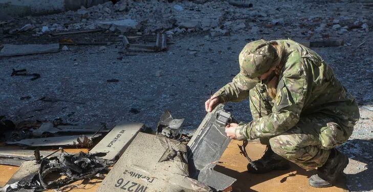 রাশিয়াকে সহায়তার জন্য যুদ্ধাস্ত্র তৈরি করছে ইরান