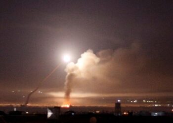 জ্বালানিবাহী গাড়ির ওপর মার্কিন বিমান হামলার অভিযোগ ইরানের