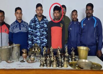 মঙ্গলকোটের কোগ্রাম গ্রামের লোচনদাস মন্দিরে চুরি যাওয়া সামগ্রী উদ্ধার করল পুলিশ