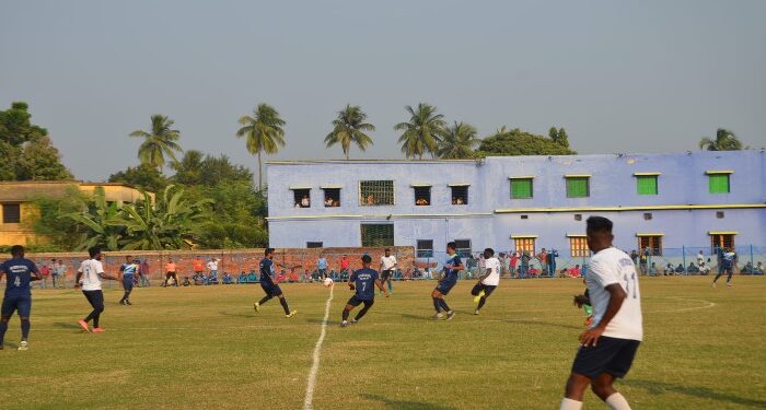 কাটোয়ায় শুরু হল শতাব্দী প্রাচীন ফুটবল টুর্নামেন্ট
