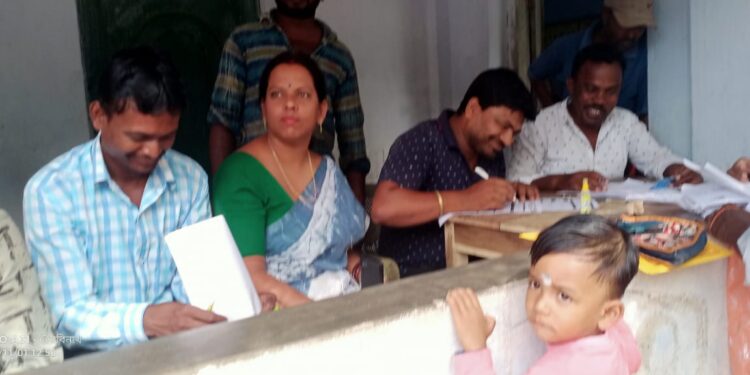 সরকারি দপ্তরগুলিতে মানুষ যথাযথ পরিষেবা পেলে আদপেই কি প্রয়োজন হত ‘দূয়ারে সরকার’ ক্যাম্পের ?