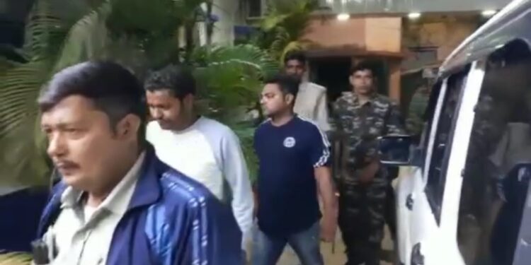 সুদের কারবারিদের হাত থেকে নিষ্কৃতি পেতে পুলিশের দ্বারস্থ শিক্ষক, গ্রেফতার ৪