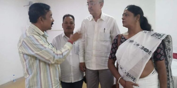 দীর্ঘদিন পর দলীয় সভায় পেলেন আমন্ত্রণ, আউশগ্রামের ‘বিতর্কিত’ নেত্রী মল্লিকাকে কি কোনো গুরু দায়িত্ব দিতে চলেছে দল ?