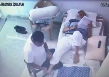 নাবালিকা ধর্ষণকারীকে দিয়ে ম্যাসাজ করানোয় বিতর্কে আপ নেতা সত্যেন্দ্র জৈন