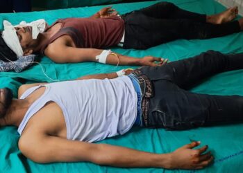 কাটোয়ায় পৃথক দুই দূর্ঘটনায় আহত ৩ পড়ুয়াসহ ৫