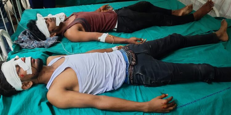 কাটোয়ায় পৃথক দুই দূর্ঘটনায় আহত ৩ পড়ুয়াসহ ৫