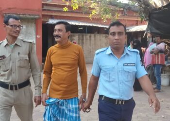 কাটোয়ায় সব্জি বিক্রেতাকে মারধরের অভিযোগে গ্রেফতার বাজার নিয়ন্ত্রণকারী সংস্থার কর্মী