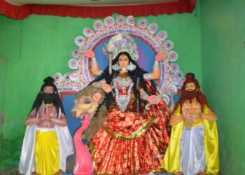 জগদ্বাত্রী পুজো : কেতুগ্রামের কবিয়ালদের গ্রামে জমজমাট কবিগানের আসর