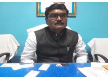 চাকরির টোপ দিয়ে কুপ্রস্তাব, দাঁইহাট পুরসভার চেয়ারম্যানকে পদ থেকে অব্যাহতি দিল দল