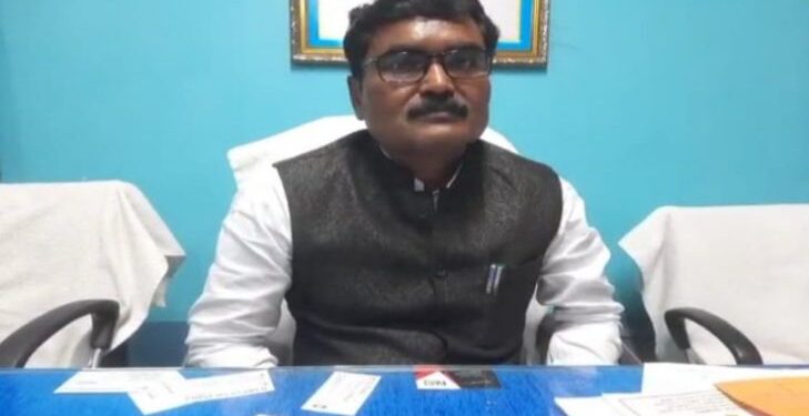 চাকরির টোপ দিয়ে কুপ্রস্তাব, দাঁইহাট পুরসভার চেয়ারম্যানকে পদ থেকে অব্যাহতি দিল দল