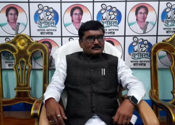 ক্ষুব্ধ অভিষেকের রোষানলে পড়ার ভয়ে পদত্যাগ পত্র জমা দিতে বাধ্য হলেন দাঁইহাট পুরসভার চেয়ারম্যান