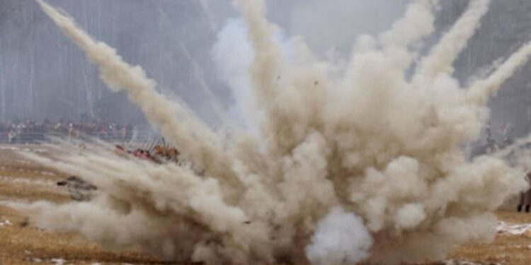 দেগঙ্গায় পঞ্চায়েতের তৃণমূলের সদস্যার বাড়িতে মজুত বোমায় বিস্ফোরণ, আহত ২ শ্রমিক