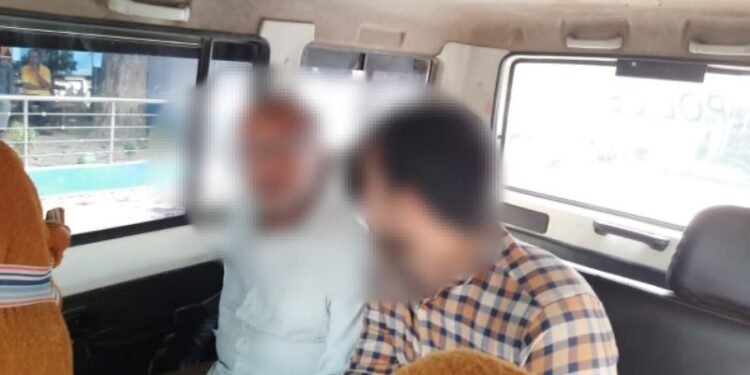 প্রাক্তন সেনা কর্মীর ২৩ লক্ষাধিক টাকা হাতিয়ে নেওয়ার দায়ে কলকাতা থেকে গ্রেপ্তার বাবা ও ছেলে