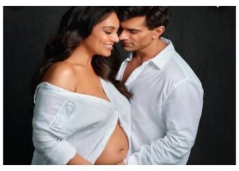 কন্যাসন্তানের জন্ম দিলেন বলিউড অভিনেত্রী বিপাশা বসু