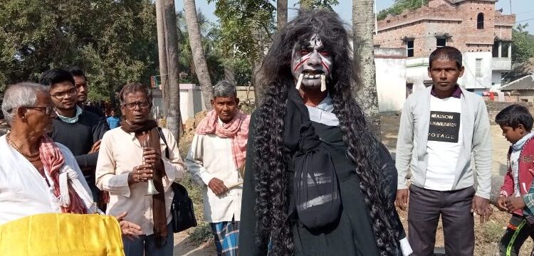 প্রাচীন লোকসঙ্গীত বাদাই গানকে জনসমক্ষে তুলে ধরতে উদ্যোগী হল মেমারির সারগাছি গ্রামের মানুষ