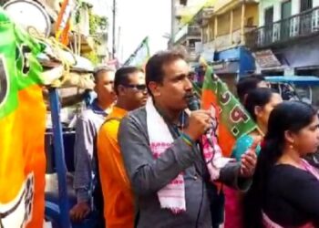 “প্রধানমন্ত্রীকে কলঙ্কিত করার প্রয়াস হলে মেরে হাত ভেঙে গুঁড়িয়ে দেবো”- ডাকঘর কর্মীদের হুকমি জেলা বিজেপি সভাপতির