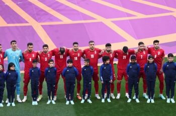 বিক্ষোভকারীদের সমর্থন জানাতে প্রথম ম্যাচের আগে জাতীয় সঙ্গীত গাইল না ইরানের ফুটবলাররা